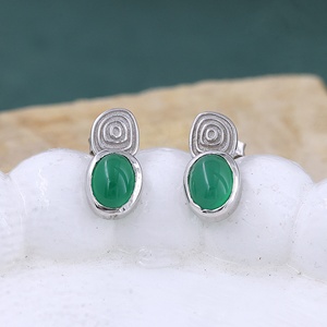 Pendientes de Plata de Ley 925 con Ónix Verde para Mujer, Hechos a Mano, con Piedras Preciosas de Ónix Verde Natural, Joyería Minimalista - Product Image 3