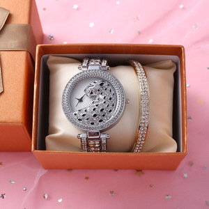 Montre pour femme 4439, dorée, ornée de diamants léopard, style hip-hop, à quartz, bracelet en acier inoxydable, montre-bracelet de style professionnel - Product Image 4