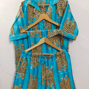 Conjunto de Pijama de Algodón Ligero para Mujer, Estampado Floral, Manga Larga, Pantalones Cortos, con Ribete Azul, para Uso Doméstico - Product Image 1