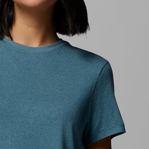 T-shirt classique en coton pour femme, col rond, manches courtes, avec logo, design élégant, vêtement décontracté pour les acheteurs en gros, OEM 2026 - Product Image 4