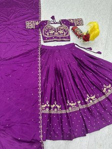 Conjunto de Lehenga Choli de Seda Vichitra Morada Bordada con Lentejuelas y Dupatta, Traje Tradicional para Bodas y Fiestas para Mujer - Product Image 1