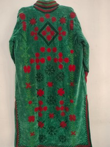 Nuevo diseño único, abrigo largo de terciopelo verde bordado para mujer, chaqueta floral bohemia, toque de elegancia, abrigo de celebración. - Product Image 5