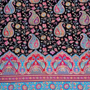 Tissu ethnique indien en crêpe léger, noir de jais, motif paon paisley, 54 pouces, avec accentuations de sequins scintillants - Product Image 5
