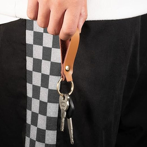 Porte-clés en cuir véritable sur mesure fabriqué en usine avec porte-clés en métal de marque, porte-clés en cuir de qualité supérieure - Product Image 3