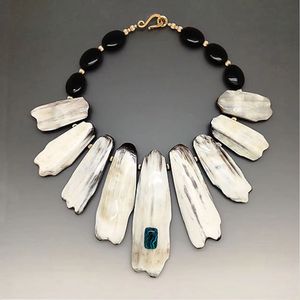 Collar de Cuerno de Búfalo Moderno Pulido con Grabado Personalizado, Colgante de Cuerno de Vaca Natural, Joyería Boho Hecha a Mano, Artesanía Curiosa - Product Image 5