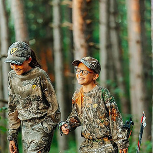 เสื้อยืดแขนยาวลายพราง Realtree พรีเมียมสำหรับเด็กและเยาวชน เสื้อผ้าสำหรับล่าสัตว์และกิจกรรมกลางแจ้ง ขายส่งเสื้อผ้าลายพราง ชุดกีฬา รับผลิตแบบ OEM - Product Image 6