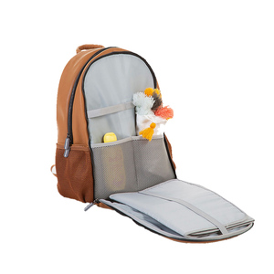 Sac à dos à couches de qualité supérieure pour bébé avec organisation intelligente, porte-biberons isothermes et construction imperméable - Product Image 5