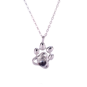 Collar con Colgante de Pata en Oro Rosa con Piedra Moissanita, Cadena de Serpiente, Diseño Animal Adorable, Joyería Unisex para Uso Diario - Product Image 2
