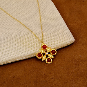 Collar con Colgante de Trébol de Cuatro Hojas de Cornalina Hecho a Mano, Cadena Ajustable de Latón con Baño de Oro de 18k, Joyería de Estilo Vintage que No se Deslustra - Product Image 1