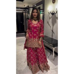 Hermoso Top Party Wear y Sharara Set con Dupatta XL Tamaño Elegante y Elegante - Product Image 4