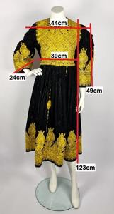 Vestido largo tradicional afgano con vibrante bordado de mosaico, falda acampanada de longitud completa y detalles con efecto espejo. - Product Image 3