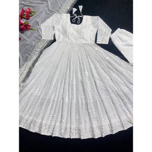 Vestido de Fiesta Hecho a Mano con Corte en A, Cintura Imperio y Dupatta Elegante - Product Image 3