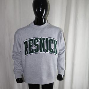 เสื้อสเวตเชิ้ตคอเต่า RESNICK สีเทาอมชมพู ผ้าฝ้าย 100% สีเขียวฮันเตอร์ ปักลายแบบ Applique คอเสื้อกว้าง ด้ายคุณภาพดี - Product Image 1