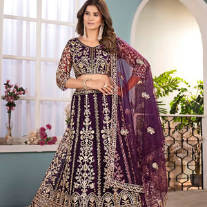 Traje Étnico Indio de Lujo: Lehenga Choli de Malla con Mariposas, Bordado Pesado y Lentejuelas, Materiales Reciclados, Ideal para Diwali, Precio Bajo - Product Image 1