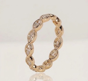 Bague de fiançailles en or pur 14K/18K massif avec diamants de laboratoire taille marquise, alliance de mariage délicate et empilable pour femme - Product Image 3