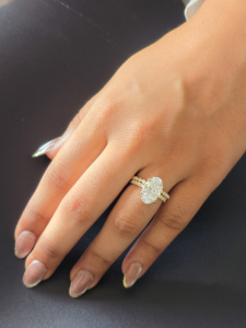 Bague en or blanc massif 14K 18K avec diamants de laboratoire, sertie en éternité complète à formes mélangées et alternées, bijou empilable à grappe multi-coupes - Product Image 1