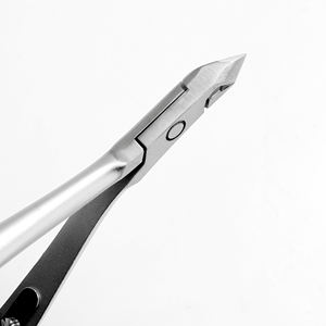 Pince à cuticules incurvée à mâchoires biseautées en acier inoxydable gris VNC-04-GC, outil professionnel de manucure pour ongles, manche droit - Product Image 5