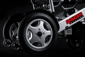 Fauteuil roulant électrique pliable léger Quattro Ultra 600W, résistant aux intempéries, plus robuste - Product Image 2