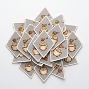 Parche personalizado al por mayor, ovalado, con diseño de hoja de albahaca y aceite de oliva, borde beige de sarga, para coser o termoadhesivo - Product Image 5