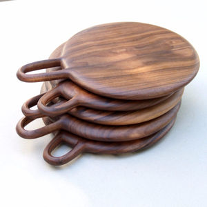 Tabla redonda de madera natural para pizza con asa, bandeja de servir para cocina, para queso, pan y charcutería, tabla ecológica. - Product Image 3