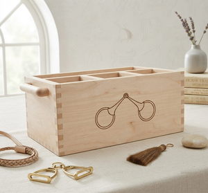 Organisateur multifonction en bois naturel couleur brun clair, support moderne en bois de bouleau fait main, type sur pied - Product Image 1