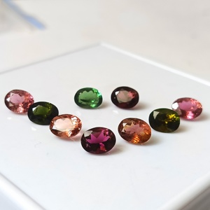 Lot de 9 pierres précieuses en tourmaline multicolore du Mozambique, 100 % naturelles, 18,15 carats, calibrées 7x9 mm, pierres brutes - Product Image 1