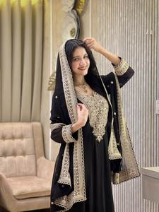 Robe en Georgette lourdement brodée Regal Bloom avec dupatta de créateur - Product Image 3