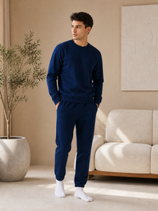 Combinaison en polaire à col rond de qualité supérieure offrant un confort ultime et un style élégant, avec un tissu de haute qualité et une coupe parfaite pour le quotidien. - Product Image 6