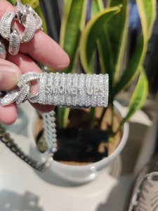 สร้อยคอคิวบันลิงค์แบบ Iced Out สำหรับผู้ชาย สไตล์ฮิปฮอป ประดับเพชรโมอิสซาไนต์ทรงบาแกตต์ ชุบโรเดียม เงินแท้ 925  แบบ Channel Setting - Product Image 2