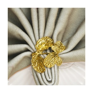 Elegante Anillo para Servilletas de Metal Dorado que Agrega un Toque de Lujo a la Experiencia Gastronómica en el Hogar y Ayuda a Mantener las Servilletas Organizadas y con Estilo - Product Image 5