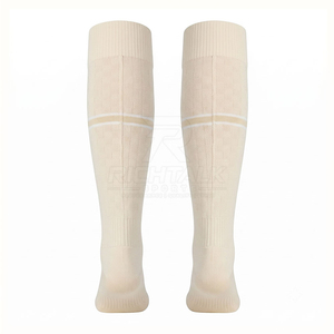 Chaussettes de compression unisexes sur mesure de haute qualité, respirantes, antidérapantes, pour la course à pied et les activités de plein air, en vente. - Product Image 4