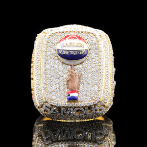 Anillo de Lujo de la Colección Premium King con Moissanita DEF de 0.5 Quilates con Engaste de Garras - Product Image 1