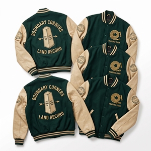 Chaqueta universitaria al por mayor verde bosque con cuerpo de lana y mangas de cuero color canela, bordado de botánica monástica, herbario, clóister y jardín, estilo Letterman - Product Image 4
