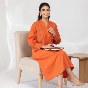 ชุดเดรสคุर्ตาปักลายสีส้มสำหรับผู้หญิง กระดุมหน้า แขนยาว ทรงหลวม ความยาวปานกลาง ลายดอกไม้สวยงาม สวมใส่สบายๆ สไตล์ชาติพันธุ์ - Product Image 3