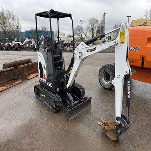 Mini-excavatrice Bobcat E10 conçue pour les espaces étroits, offrant une puissance de creusement élevée et une performance économe en carburant. - Product Image 1