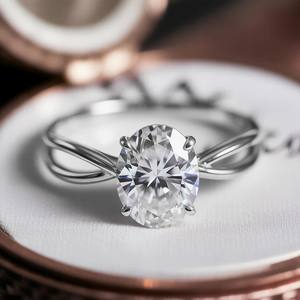 แหวนหมั้นเพชรโมอิสซาไนต์ Shama Gems and Jewels ตัวเรือนเงินแท้ 925 รูปทรงวงรี ประดับเพชรแบบหนามเตย เครื่องประดับหรูหราโดดเด่น - Product Image 4