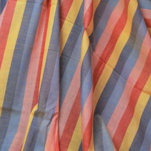 Tissu en coton Khadi 100% biologique tissé à la main, rayures rouges et jaunes, léger, respirant, 60 GSM, séchage rapide, respectueux de l'environnement - Product Image 1