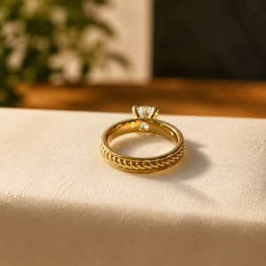 Anillo de Aniversario Chapado en Oro Amarillo con Diamante Solitario de Corte Brillante y Moissanita para Mujer - Product Image 3