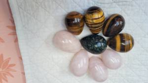 Bolas de Kegel de cristal natural de primera calidad, huevo yoni, juego de herramientas de masaje talladas en piedra preciosa para regalo, masaje y fortalecimiento vaginal. - Product Image 5