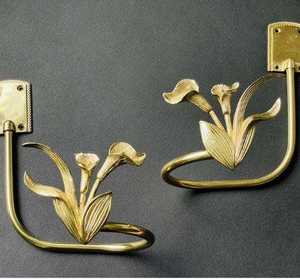 ตะขอเกี่ยวผ้าม่านทองเหลืองแบบโมเดิร์น งานหล่อแบบ Lost Wax ของตกแต่งบ้าน งานฝีมือ แบรนด์ ARTISIAN CRAFT ปรับขนาดได้ - Product Image 3