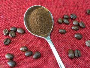 Café instantané séché par pulvérisation du Vietnam, carton de 25 kg, pour machine à boissons, goût terreux et boisé, OEM et approvisionnement en vrac disponibles - Product Image 4