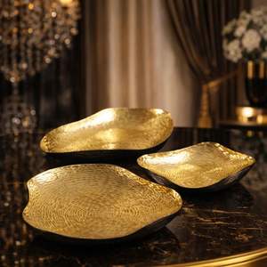 Ensemble de bols de service décoratifs en métal, finition dorée luxueuse, forme artistique, design durable pour la décoration de table et les cadeaux - Product Image 1