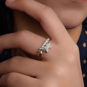 Anillo de Plata de Ley 925 Hecho a Mano con Diseño de Flor y Mariposa - Joyería Ajustable para Mujeres y Niñas para Usar en Bodas y Fiestas - Product Image 1