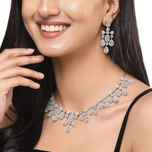 Ensemble collier et boucles d'oreilles en alliage plaqué argent, cristaux verts, strass, design goutte d'eau, pour femmes, style classique de mariage - Product Image 2