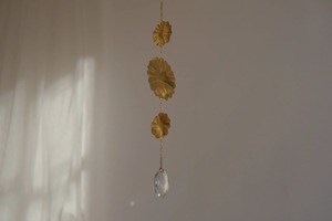 Attrape-soleil en métal et cristal en forme de fleur pour capturer la lumière du soleil, décoration de maison et de jardin, objet suspendu pour fenêtre, cadeau en provenance d'Inde - Product Image 6