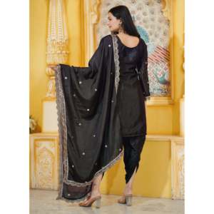 Sari de satén negro bordado para fiestas con blusa para eventos de cóctel - Product Image 1