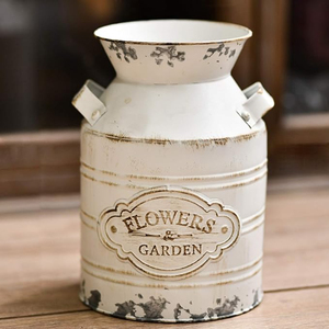 Jarra de metal galvanizado blanca estilo vintage para flores, ideal para decoración de bodas y jardines. - Product Image 1