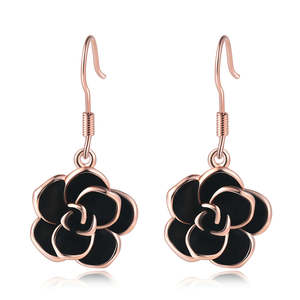 Pendientes Colgantes de Oro Rosa para Mujer, Diseño Floral, Hechos a Mano con Acero Inoxidable Resistente - Product Image 1