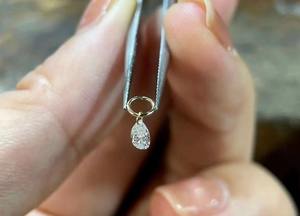 Pendientes de Aro de Oro de 14K de Lujo con Diamantes Cultivados en Laboratorio, Joyería Elegante y Minimalista, Regalo para Mujer - Product Image 5