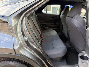 Toyota C-HR 1.8 Hybride FWD avec Caméra de Flux, ACC et Système Multimédia USB Amélioré - Product Image 6